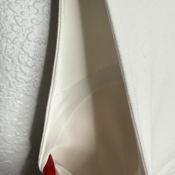 Women's Love Bonito White tank top with padding size 8 athletic casual -cp - Picture 6 of 6